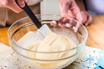 Eisgemisch unterheben