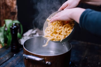 Spätzle unterheben
