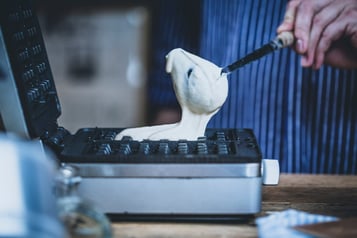 Waffeleisen Befuellen