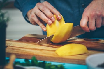 Mango halbieren