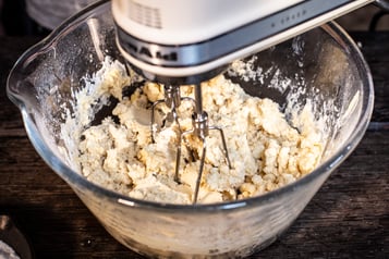 Doppeldecker Cookies Mit Erdbeerkonfitüre Teig Verkneten