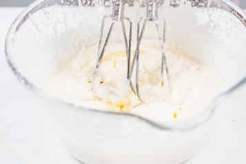 Eierlikörcreme steif schlagen