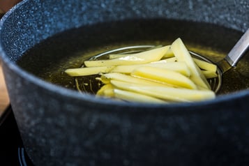 Klassische Pommes Kartoffeln Frittieren
