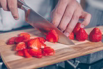 Erdbeeren In Scheiben Schneiden