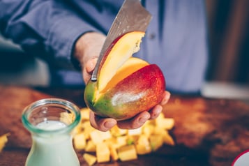 Mango in Spalten schneiden
