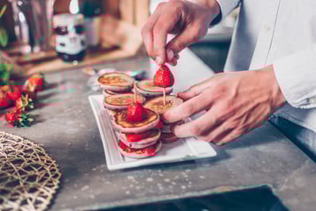 Erdbeeren Und Blinis Spiessen