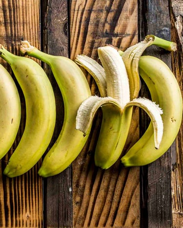 Bananen aneinander aufgereiht
