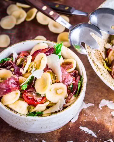 Nudelsalat mit Bresaola und Parmesan