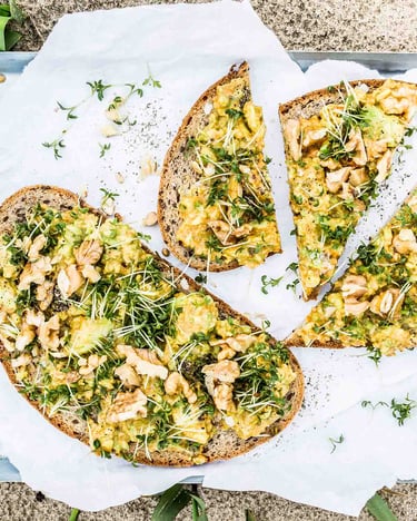 Schnelles Avocado-Sandwich mit Pesto