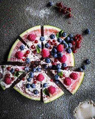 Süß belegte Wassermelonen-Pizza