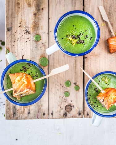 Bärlauchsuppe mit Lachs