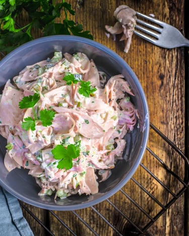 Fleischsalat mit Gewürzgurken