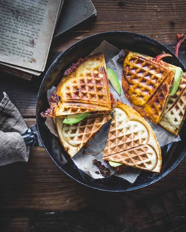 Waffel-Quesadilla mit Avocado