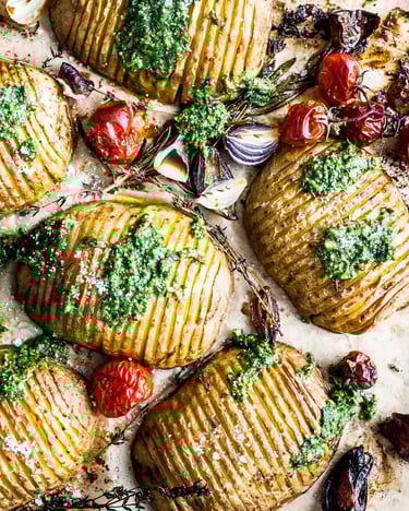 Hasselback-Kartoffeln mit Pesto