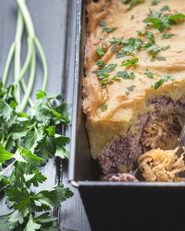Ueberbackener Hackauflauf Mit Sauerkraut Und Kartoffelpueree