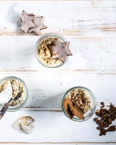 Frühstücks-Porridge mit Weihnachts-Toppings