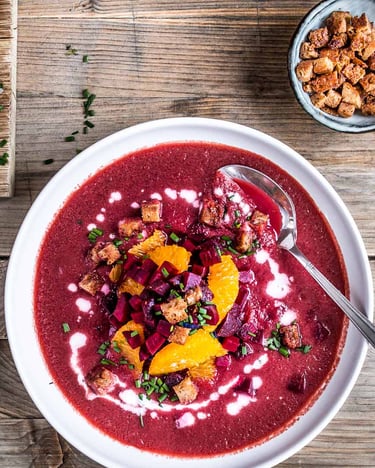 Rote Bete Suppe mit Lebkuchencroûtons