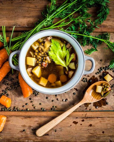 Klassische Linsensuppe mit Speck