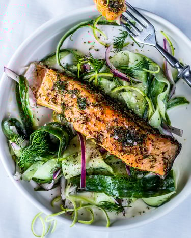 Stremellachs Mit Gurkensalat Und Joghurt Dressing
