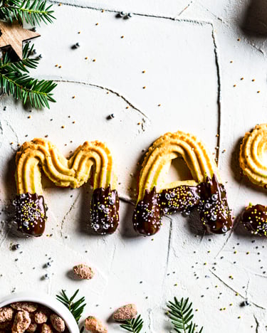 X-Mas Schriftzug aus Spritzgebäck
