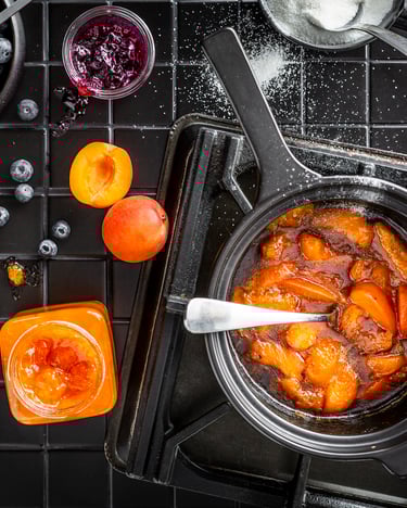 Zutaten für selbstgemachte Marmelade mit Aprikosen