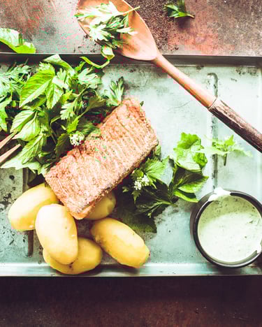 Gruene Kraeutersauce Mit Fisch Und Kartoffeln