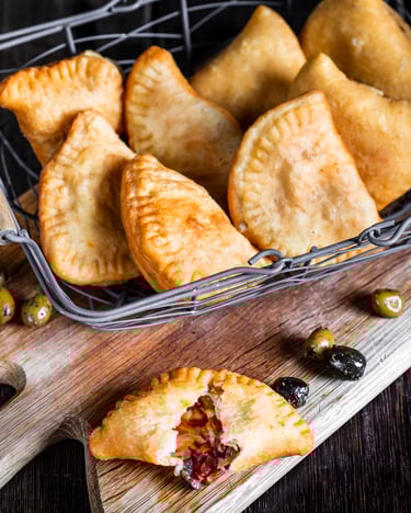 Panzerotti mit Tomaten-Mozzarella-Füllung