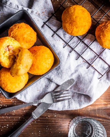 Arancini-mit-Mozzarella-und-Schinken