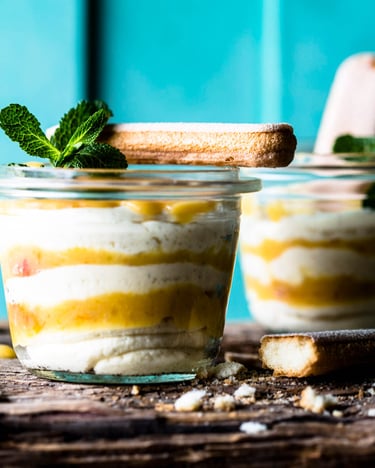 Tiramisu mit Blutorange im Glas
