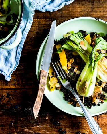 Gegrillter Pak Choi Mit Belugalinsen-Salat