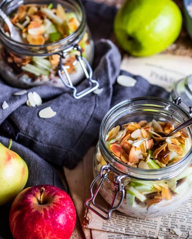 Bircher Müsli mit Mandeln und Apfel