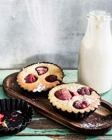 Mini-Clafoutis Mit Erdbeeren Und Vanillesauce