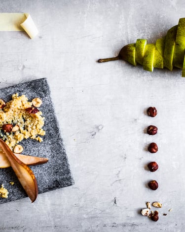 Gebackener Quinoa mit Birnen und Haselnüssen