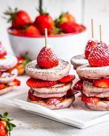 Erdbeer Blini Spiesse