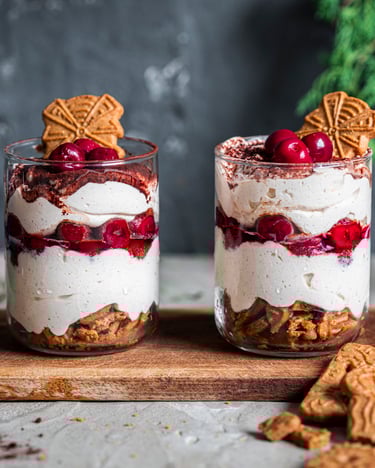Schichtdessert-mit-Spekulatius-und-Kirschen