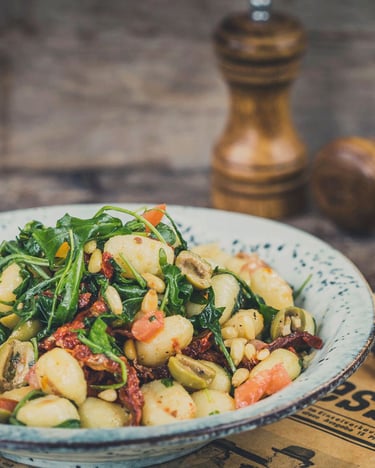 Gnocchi-Salat mit getrockneten Tomaten 