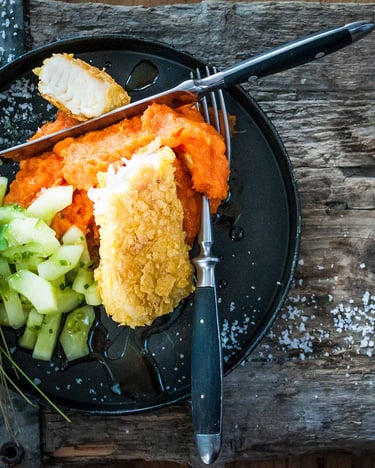 Kabeljau mit Süßkartoffelpüree und Gurke 