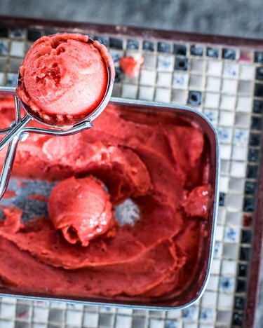 Rhabarber-Erdbeer-Eis selber machen mit oder ohne Eismaschine