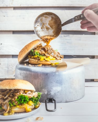 Pulled-Chicken-Burger mit Zwiebel Mango Chutney