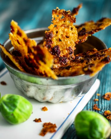 Parmesan Chips Mit Rosenkohl Und Cranberrys