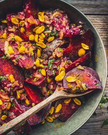 Rote-Bete-Salat mit Curry-Erdnüssen