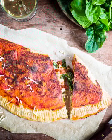 Calzone mit Spinat und Mozzarella