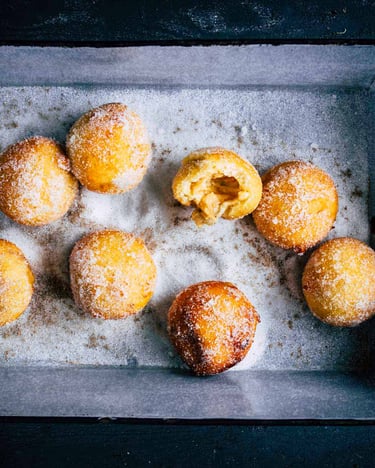 Quarkbällchen mit Calvados-Apfel-Füllung