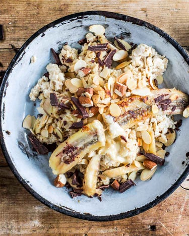 Schoko-Bananen-Porridge mit Mandelmus
