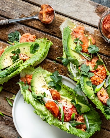 Raw Tacos mit Avocado und Tomaten-Salsa