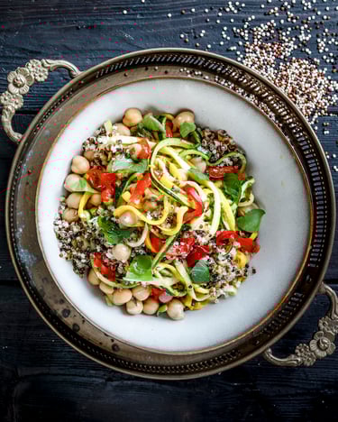Mediteraner Kichererbsensalat mit Quinoa