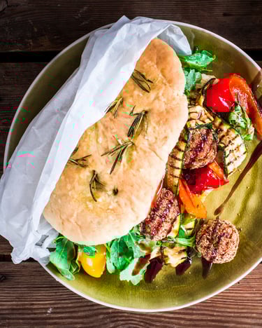Focaccia Mit Auberginenfrikadellen
