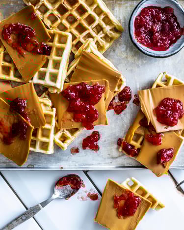 Waffeln Mit Braunkaese Und Konfituere