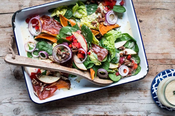 Salat mit Pancetta und Apfe-Dressing