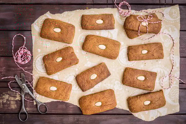 Selbst gemachte Lebkuchen mit Mandeln